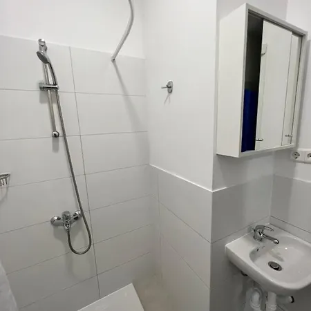 Ferienwohnung, Monteur-appartment R11 Blau 아파트 프라이베르크암넥카